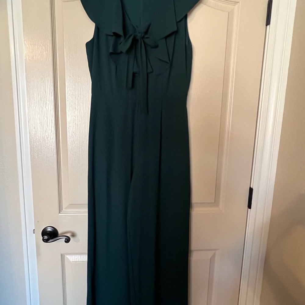 Elegant Green Sleeveless Jumpsuit .